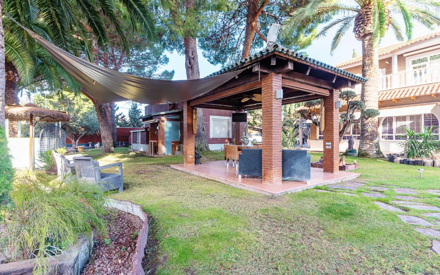 5-bedroom Villa In Elda, Spain (666 M²)
