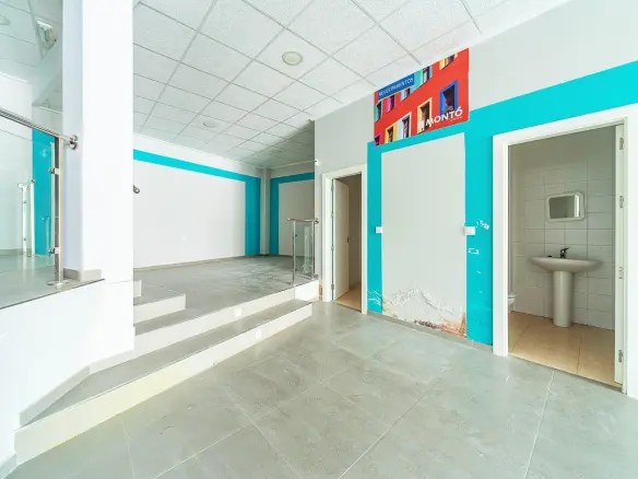 Commercial Unit In Mula, Spain (172 M²)