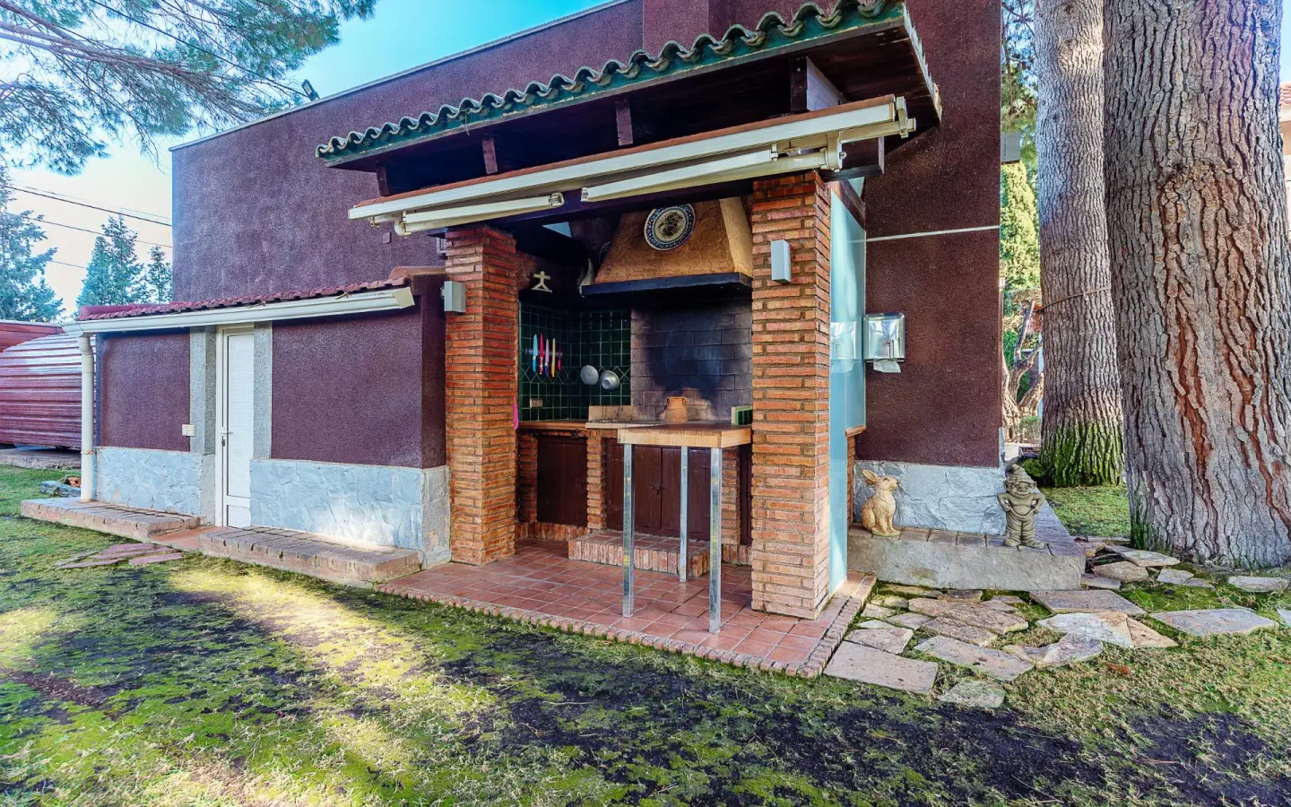5-bedroom Villa In Elda, Spain (666 M²)