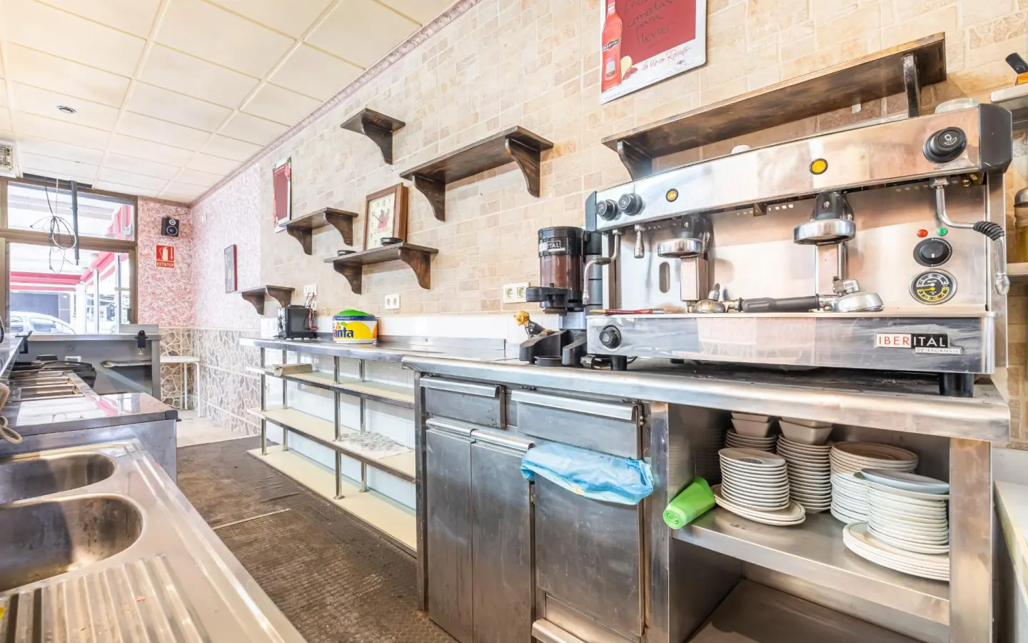 Business In Benidorm, Spain (72 M²)