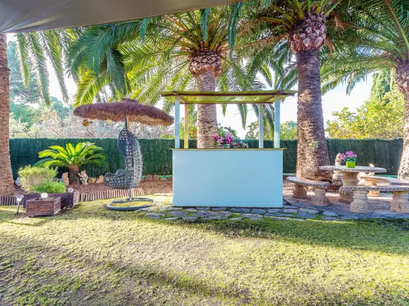 5-bedroom Villa In Elda, Spain (666 M²)