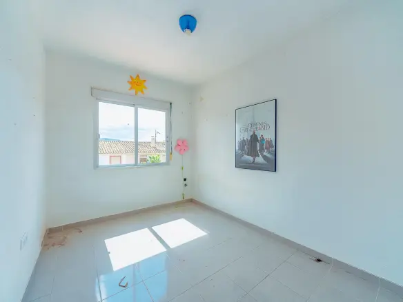 21-bedroom Building In Mula, Spain (930 M²)