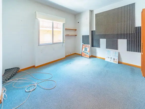 21-bedroom Building In Mula, Spain (930 M²)
