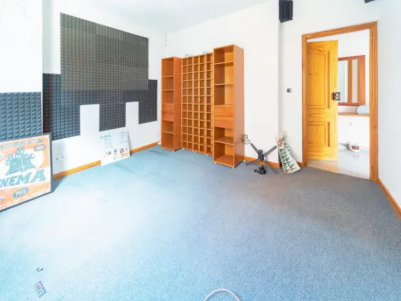 21-bedroom Building In Mula, Spain (930 M²)