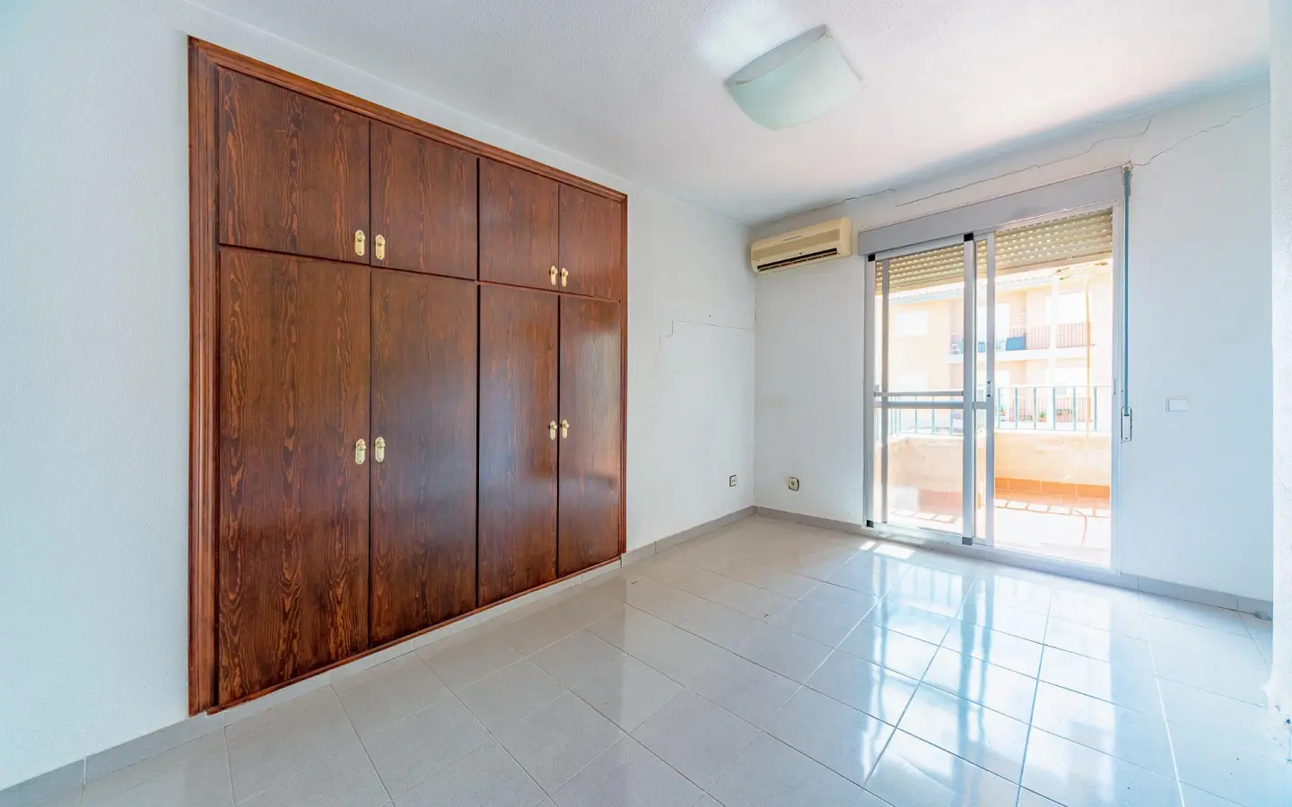 21-bedroom Building In Mula, Spain (930 M²)