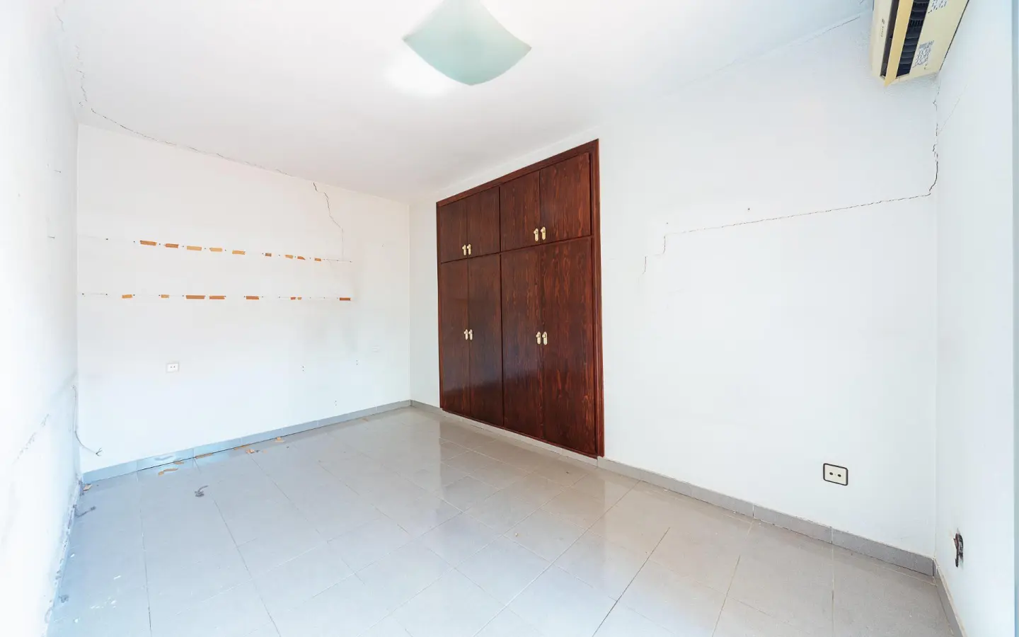 21-bedroom Building In Mula, Spain (930 M²)