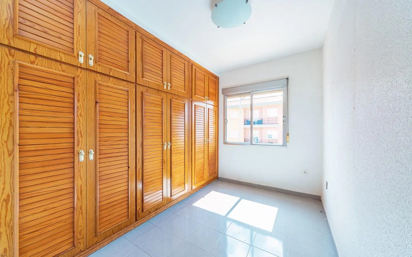 21-bedroom Building In Mula, Spain (930 M²)