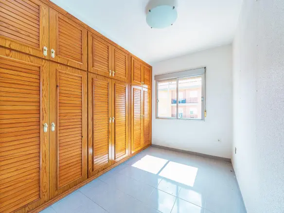 21-bedroom Building In Mula, Spain (930 M²)