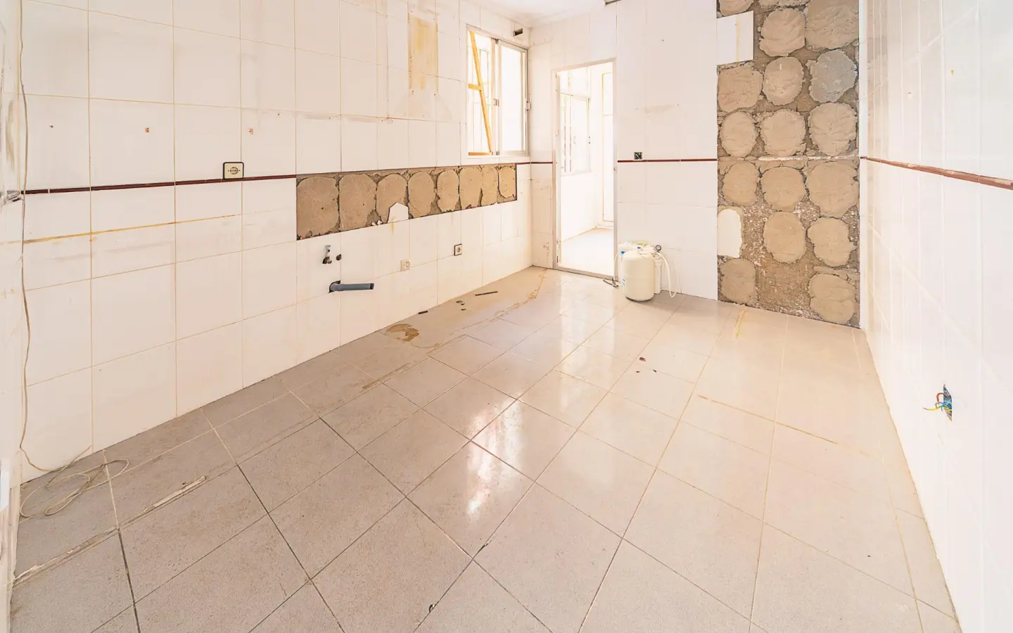 21-bedroom Building In Mula, Spain (930 M²)