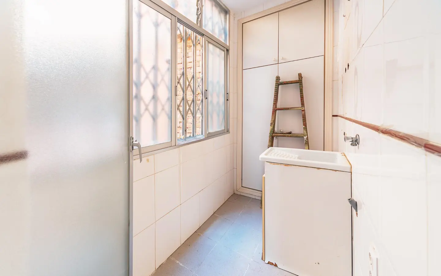 21-bedroom Building In Mula, Spain (930 M²)