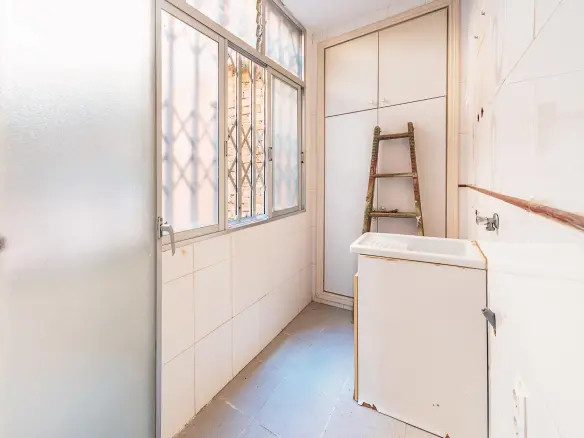 21-bedroom Building In Mula, Spain (930 M²)