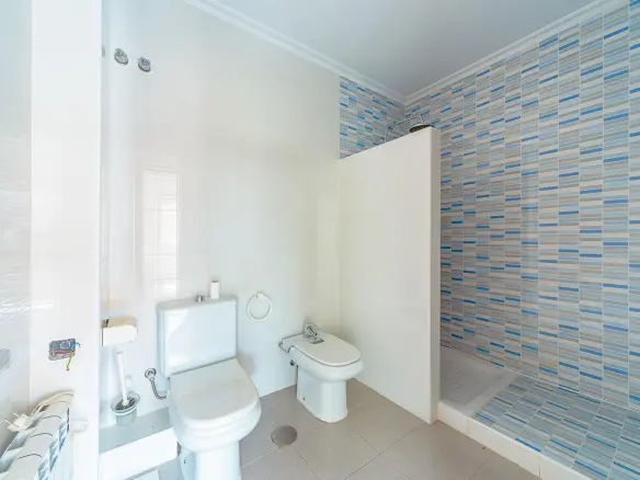 21-bedroom Building In Mula, Spain (930 M²)