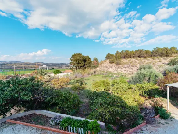 5-bedroom Villa In Elche, Spain (230 M²)