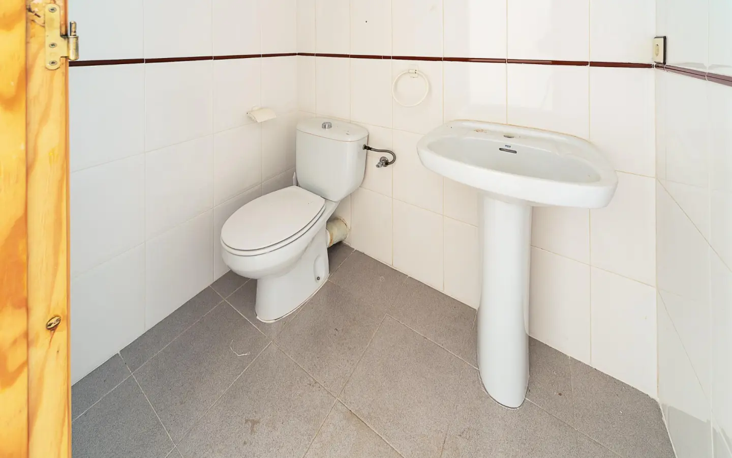 21-bedroom Building In Mula, Spain (930 M²)