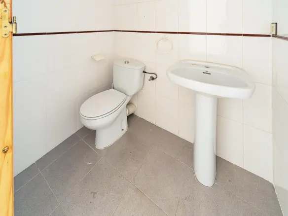 21-bedroom Building In Mula, Spain (930 M²)