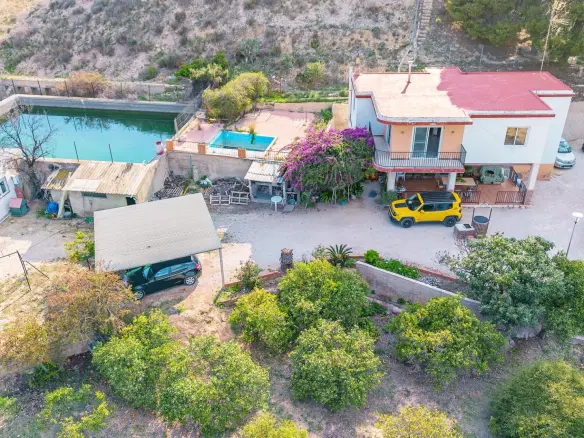 5-bedroom Villa In Elche, Spain (230 M²)
