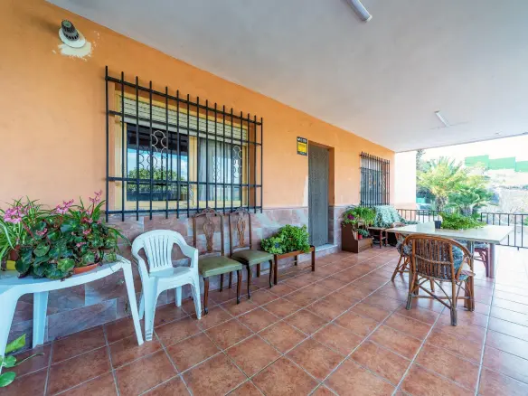 5-bedroom Villa In Elche, Spain (230 M²)