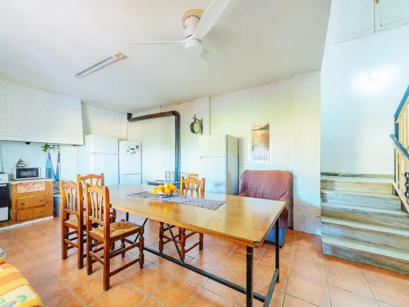 5-bedroom Villa In Elche, Spain (230 M²)