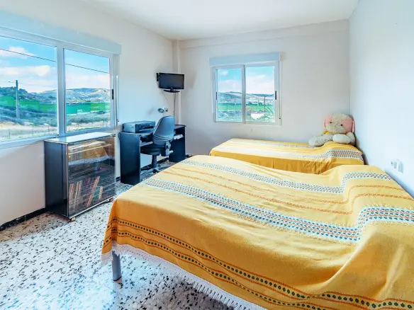 5-bedroom Villa In Elche, Spain (230 M²)