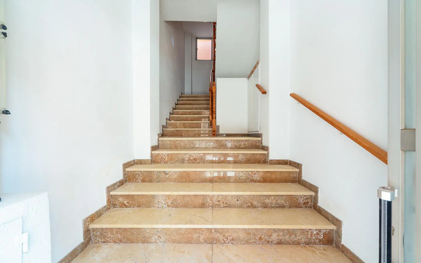21-bedroom Building In Mula, Spain (930 M²)
