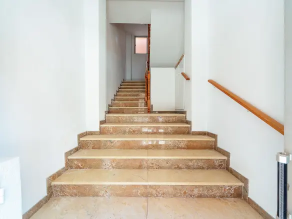21-bedroom Building In Mula, Spain (930 M²)