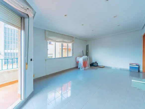 21-bedroom Building In Mula, Spain (930 M²)