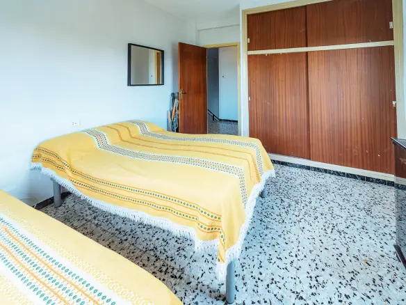 5-bedroom Villa In Elche, Spain (230 M²)