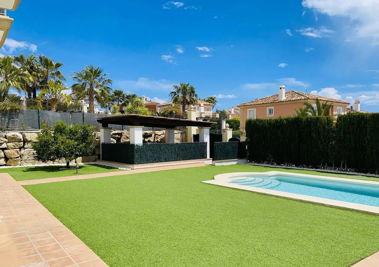 4-bedroom House In Finestrat, Spain (195 M²)