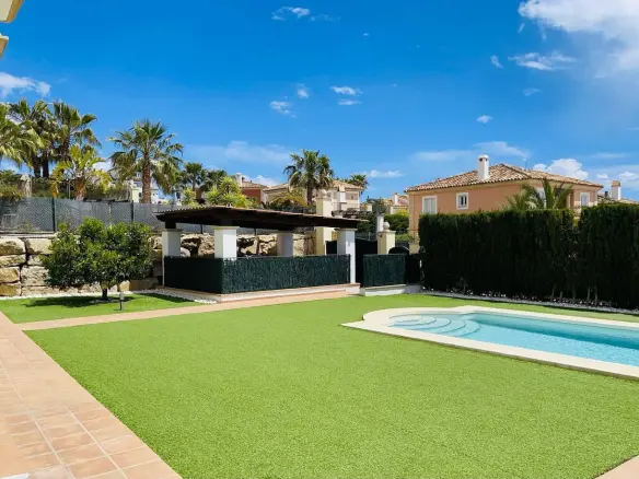 4-bedroom House In Finestrat, Spain (195 M²)