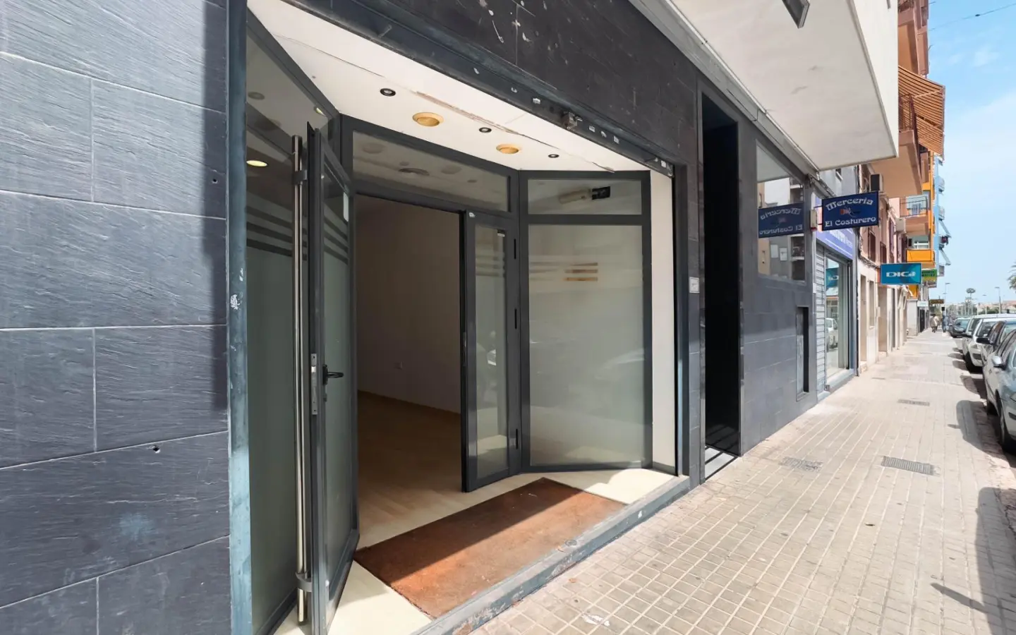 Commercial Unit In Elche, Spain (235 M²)