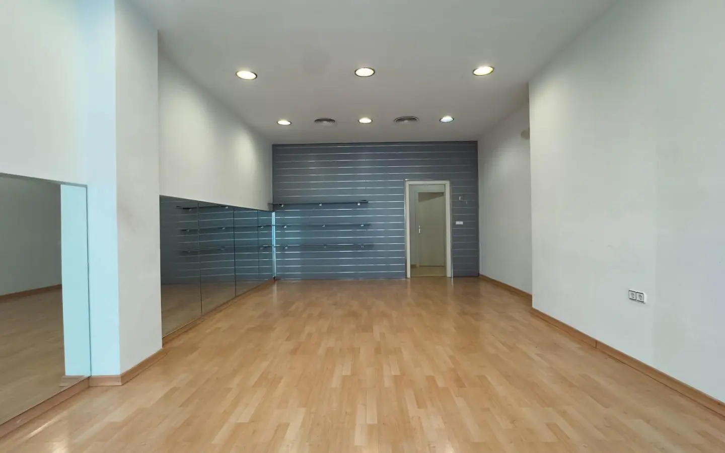 Commercial Unit In Elche, Spain (235 M²)