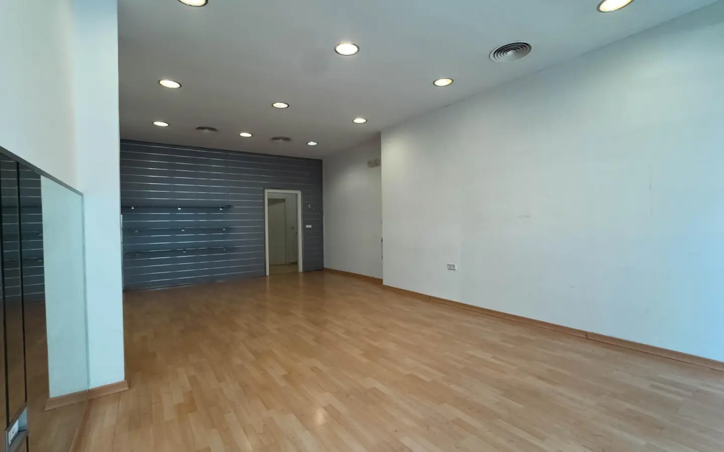 Commercial Unit In Elche, Spain (235 M²)
