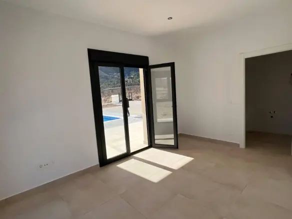 3-bedroom Villa In Hondon De Las Nieves, Spain (153 M²)