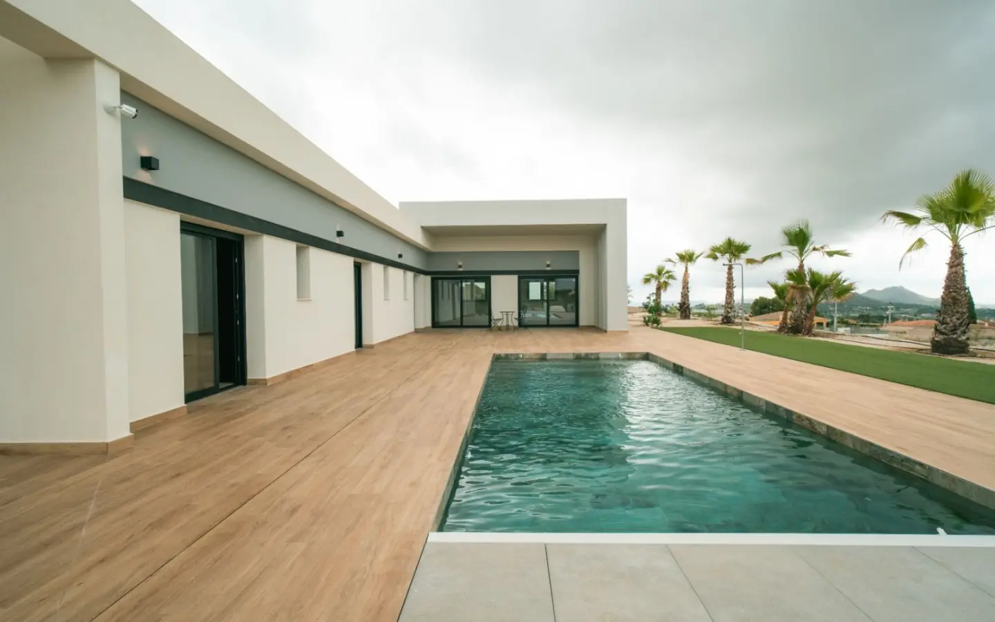3-bedroom Villa In Pinoso, Spain (178 M²)