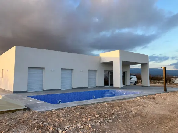 3-bedroom Villa In Pinoso, Spain (146 M²)