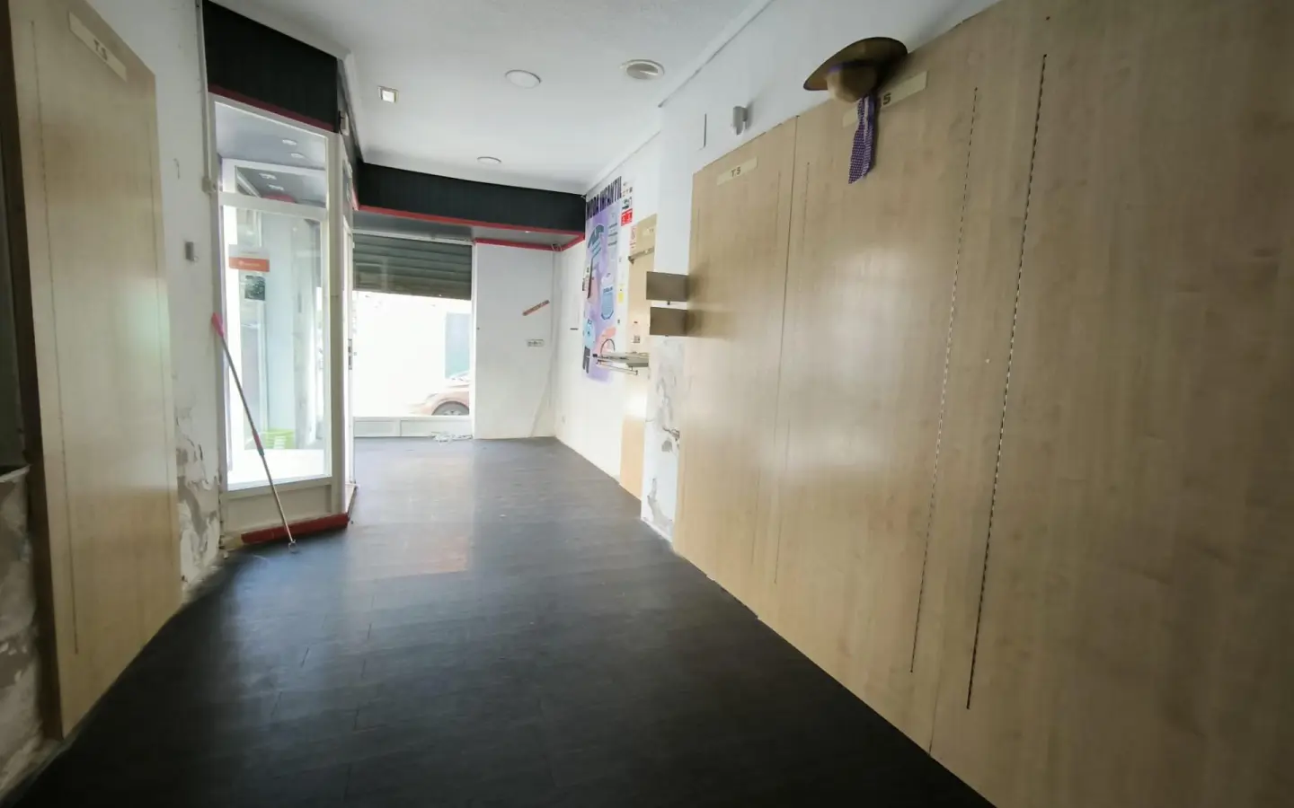 Commercial Unit In Elche, Spain (82 M²)
