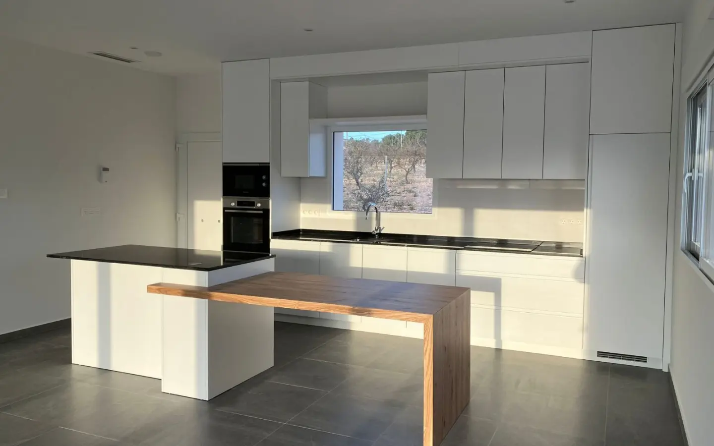 3-bedroom Villa In Pinoso, Spain (146 M²)