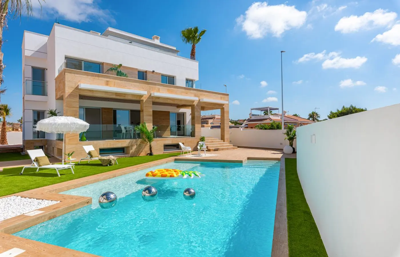 4-bedroom Villa In Rojales, Spain (244 M²)