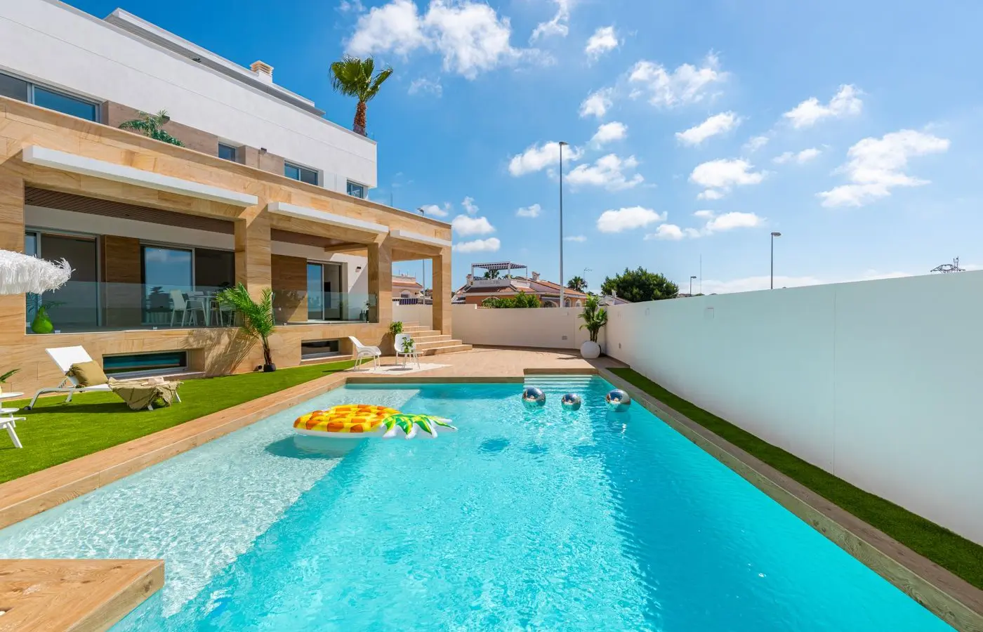 4-bedroom Villa In Rojales, Spain (244 M²)