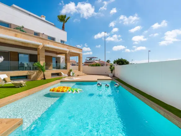 4-bedroom Villa In Rojales, Spain (244 M²)