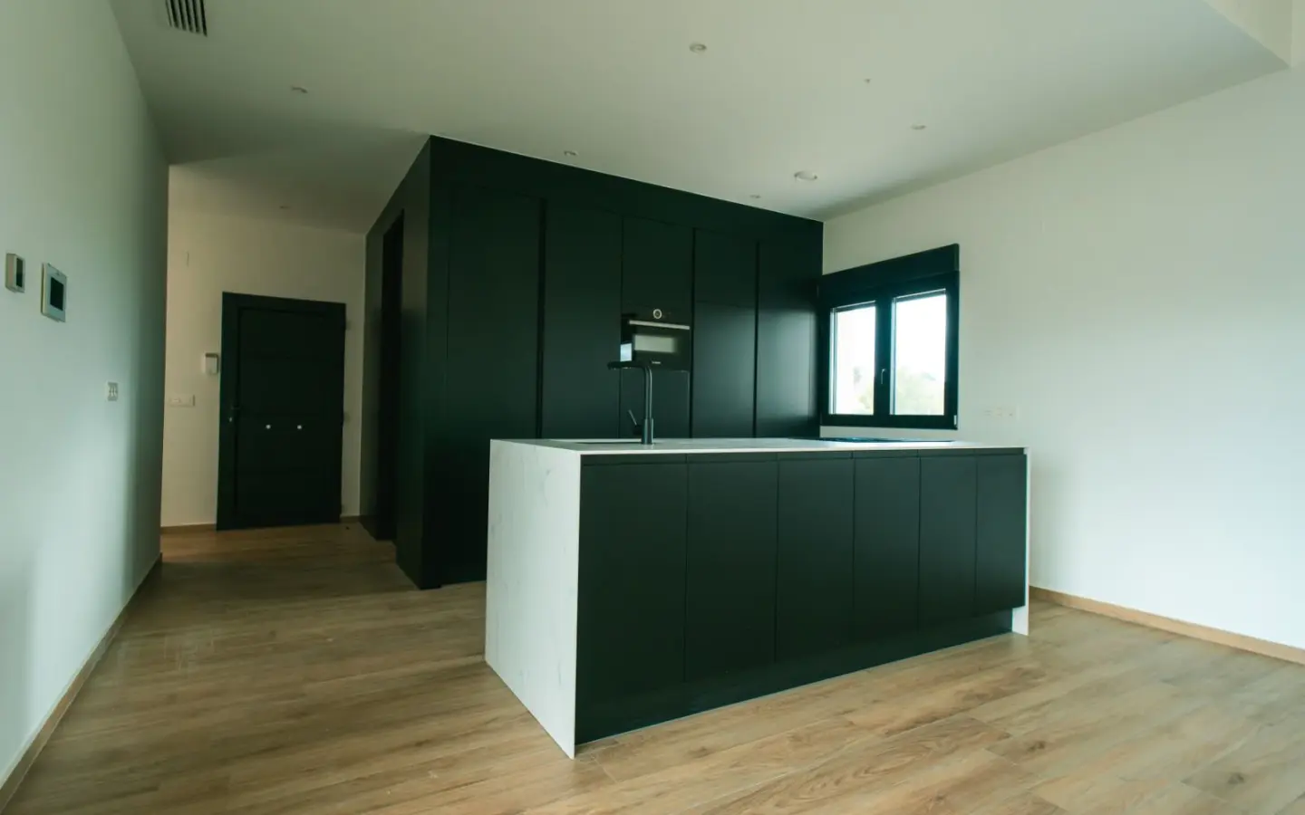 3-bedroom Villa In Pinoso, Spain (178 M²)