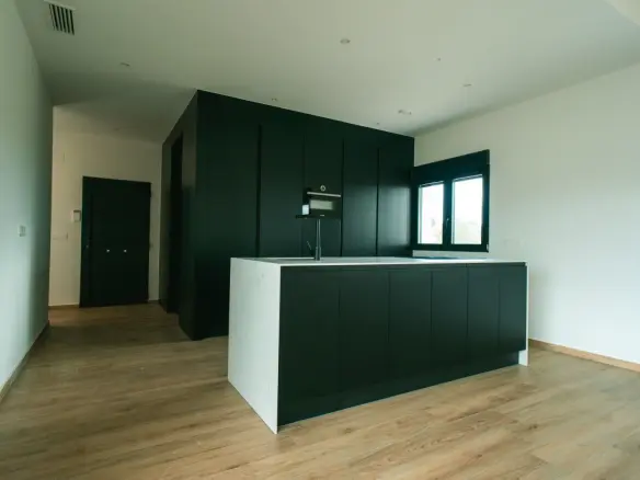 3-bedroom Villa In Pinoso, Spain (178 M²)