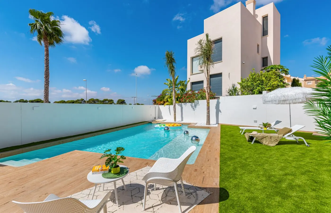 4-bedroom Villa In Rojales, Spain (244 M²)