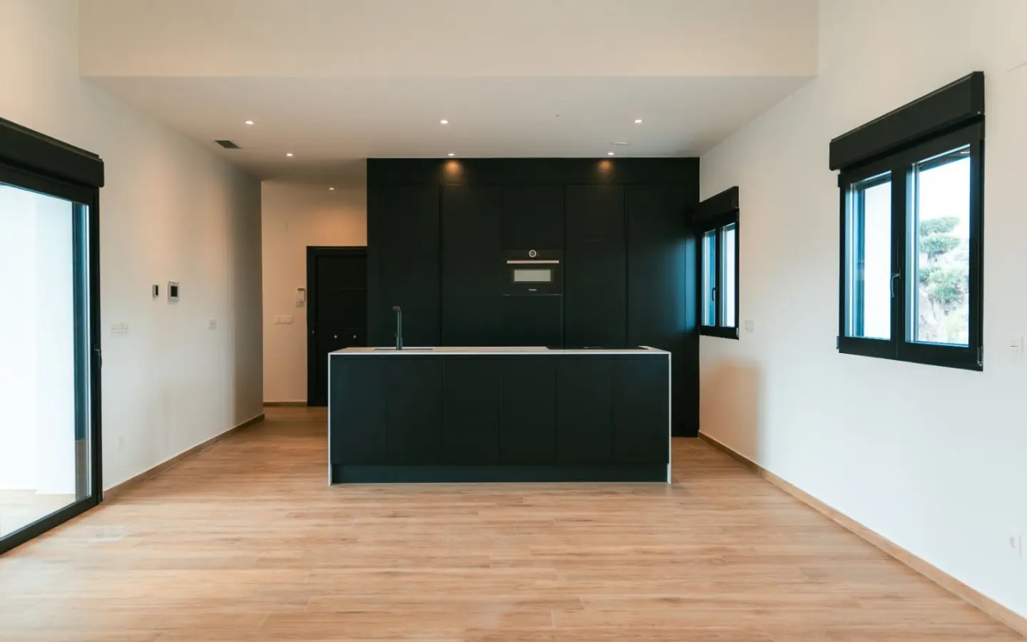 3-bedroom Villa In Pinoso, Spain (178 M²)