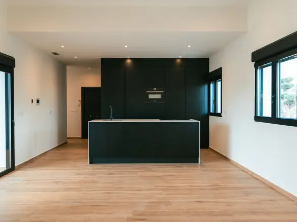 3-bedroom Villa In Pinoso, Spain (178 M²)