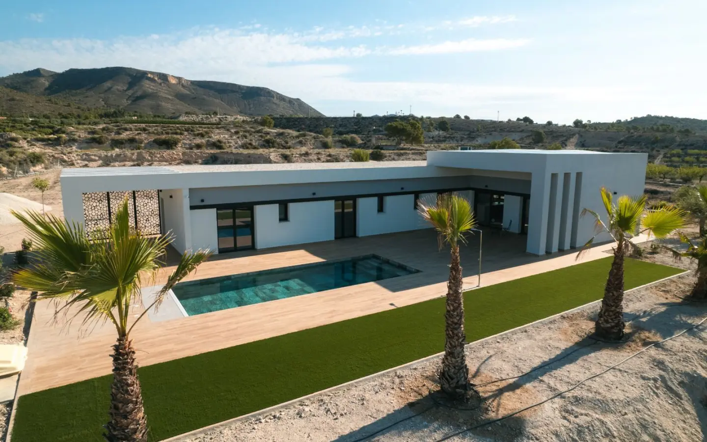 3-bedroom Villa In Pinoso, Spain (178 M²)