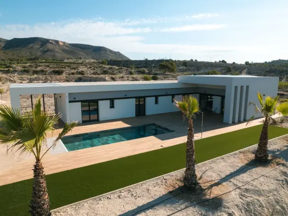 3-bedroom Villa In Pinoso, Spain (178 M²)