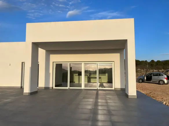 3-bedroom Villa In Pinoso, Spain (146 M²)