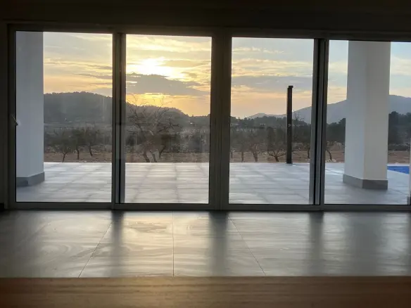 3-bedroom Villa In Pinoso, Spain (146 M²)