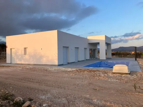 3-bedroom Villa In Pinoso, Spain (146 M²)